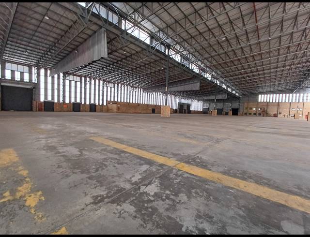 22,510M² WAREHOUSE TO LET IN COSMO CITY